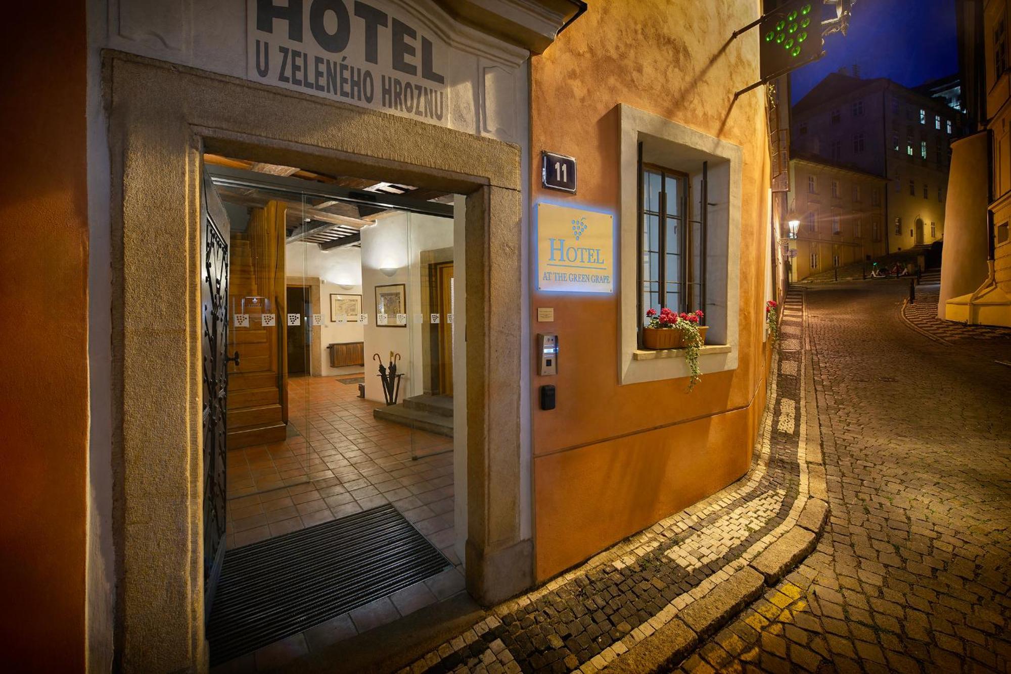 Hotel At The Green Grape Prague Exterior photo