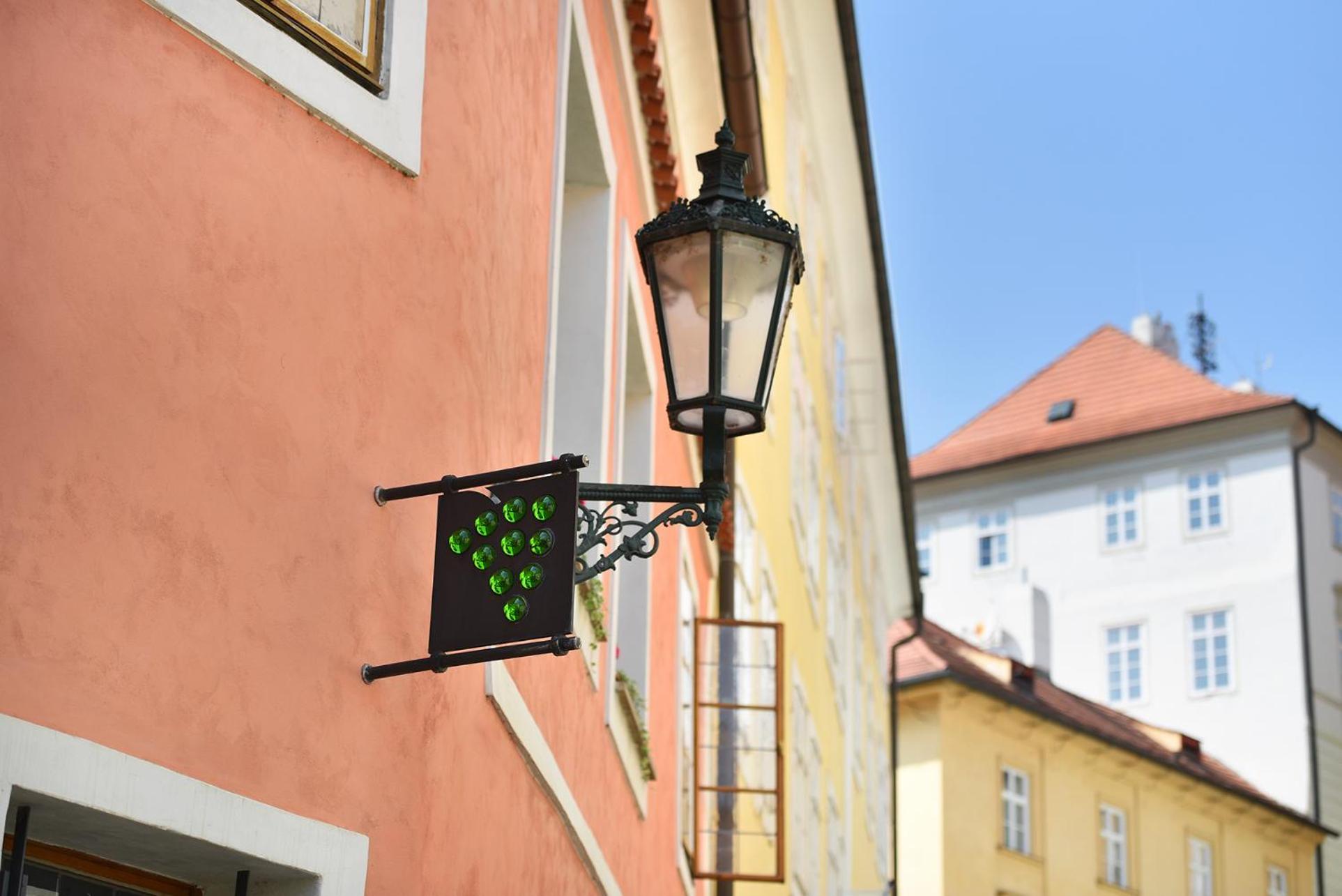 Hotel At The Green Grape Prague Exterior photo