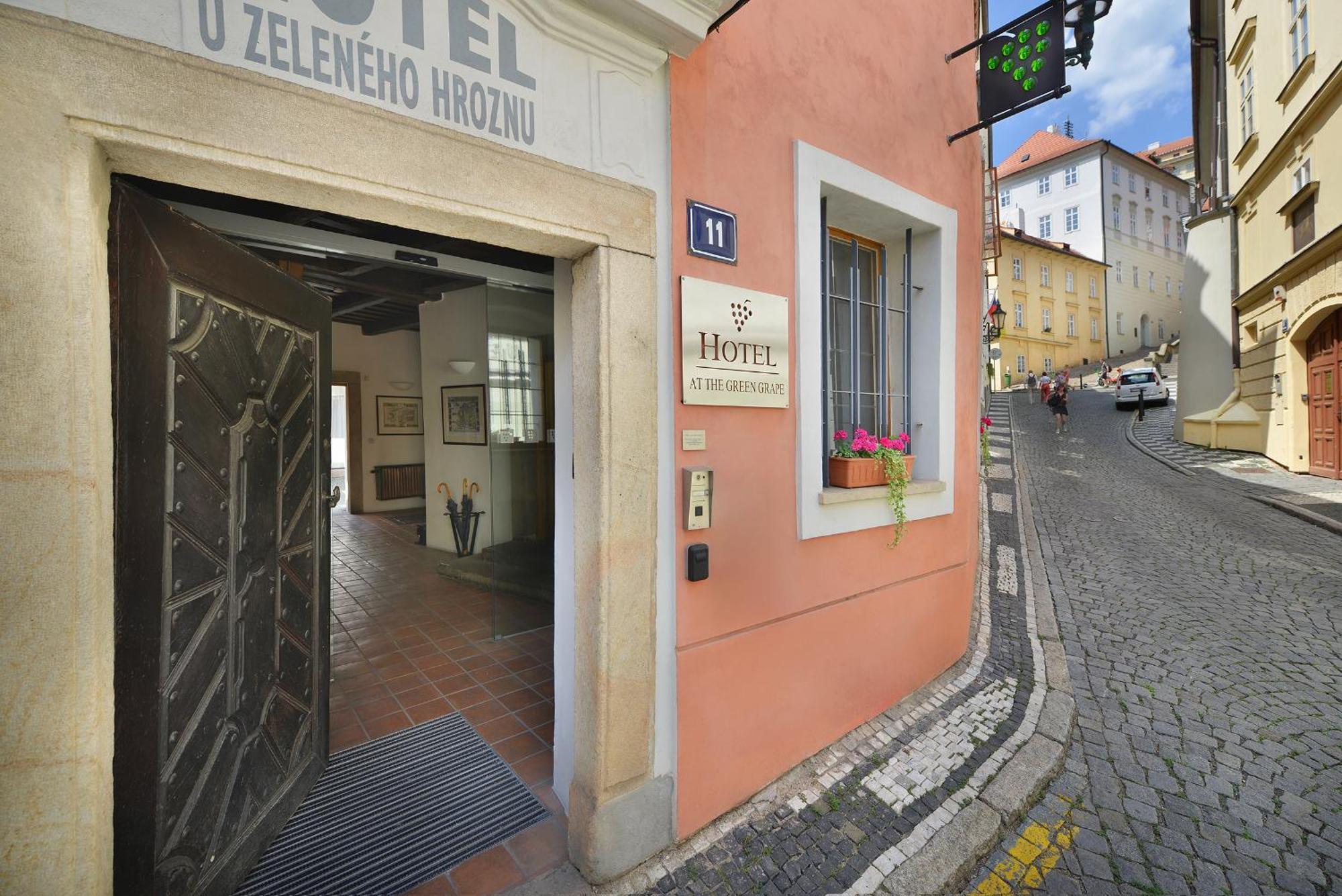 Hotel At The Green Grape Prague Exterior photo
